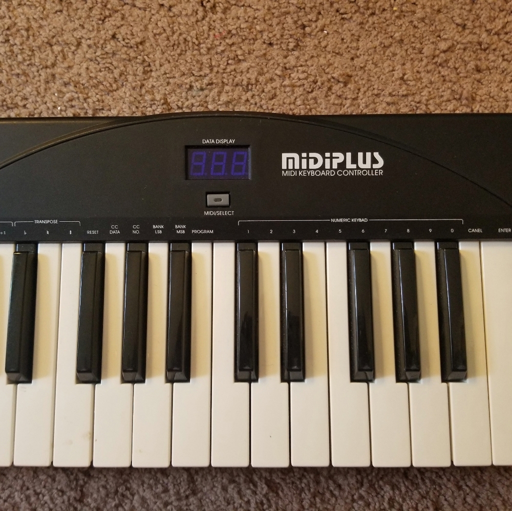 i61 61-Key MIDIplus Keyboard Midi Controller - Picture 7 of 10